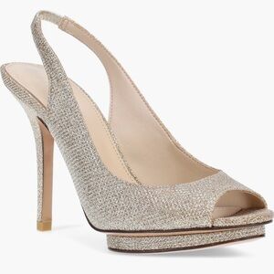 Pelle Moda Rimma Metallic Slingback Pump Heel in Platinum Gold Sz 9 New w/Box
